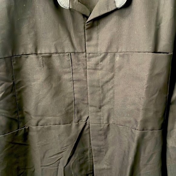 Red Kap ZEROSKRATCH long sleeve colorblock button-up shirt. Black/Charcoal - Picture 6 of 6